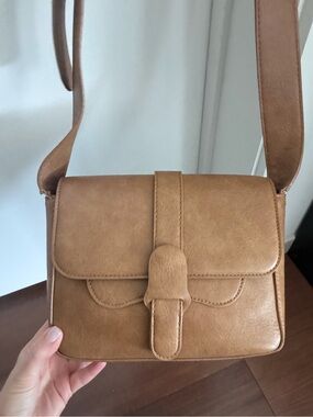 Tan Crossbody Shoulder Bag - Classic Casual Style